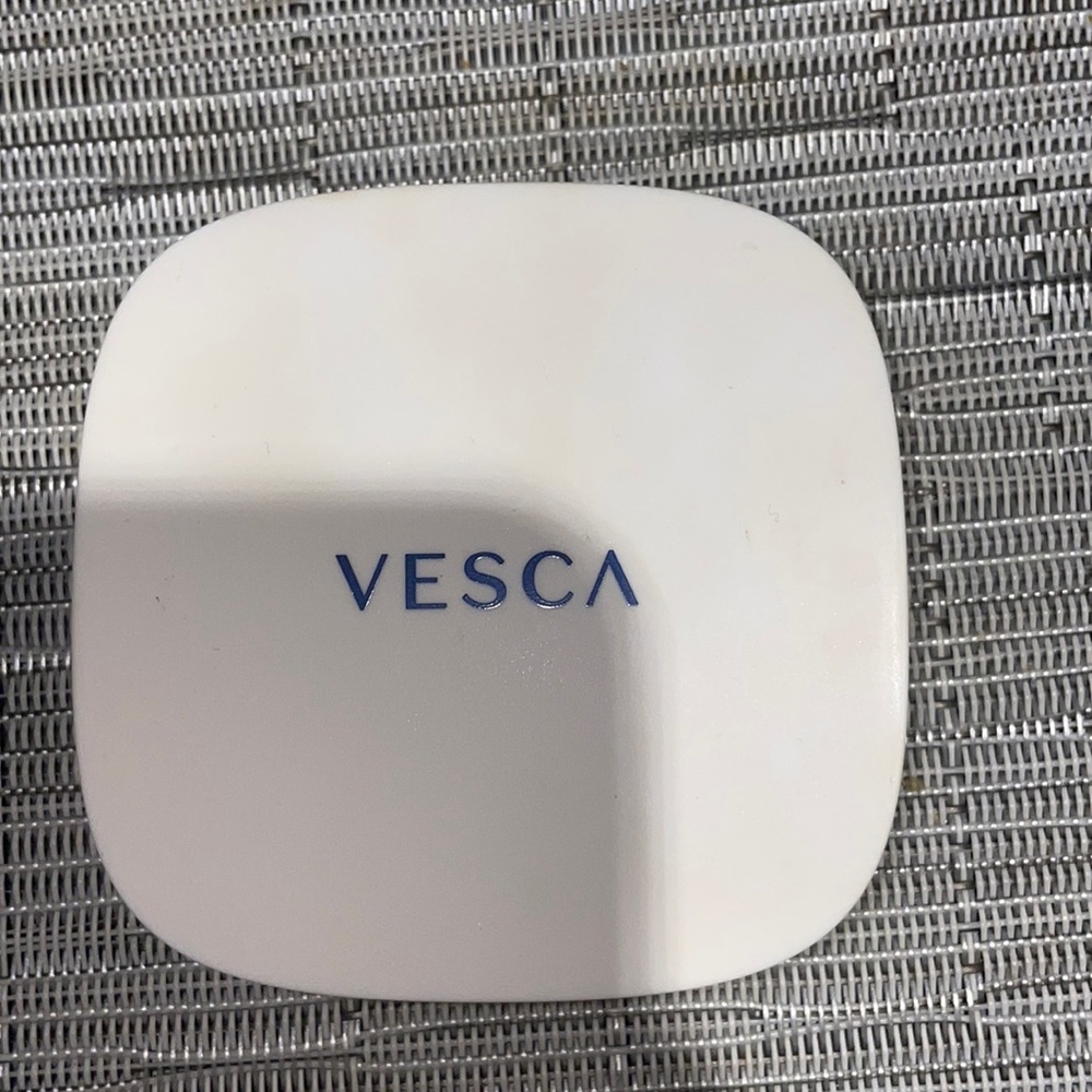 VESCA; Soft-Matte Bronzing Powder.